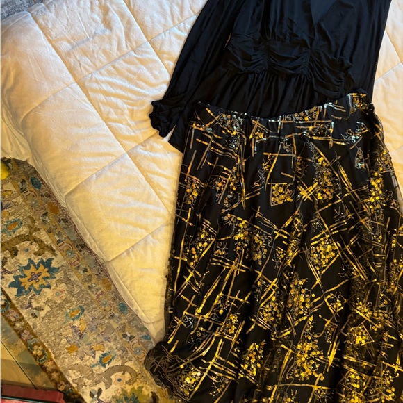 Making the Cut Black and Gold sequin Skirt One of Kind - Picture 10 of 10